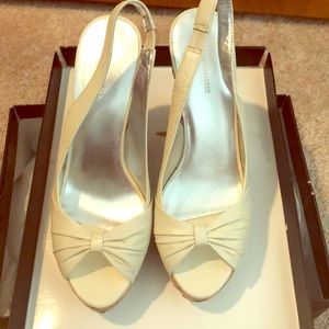 Banana Republic Sapphire 8.5 wedge shoes